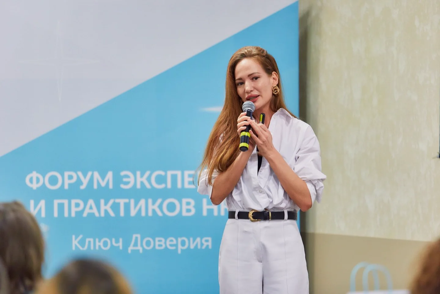 Варвара Орлова на публичном выступлении